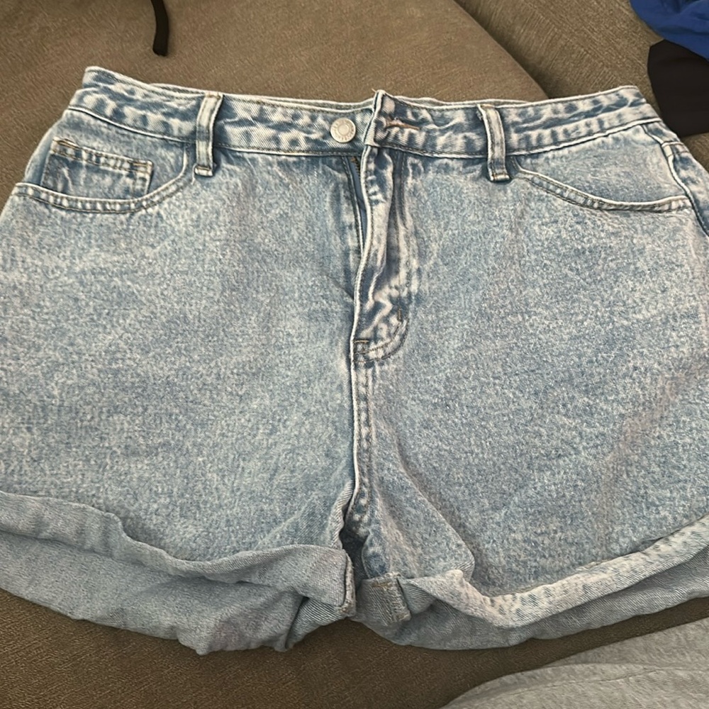 SIZE LARGE JEAN SHORTS